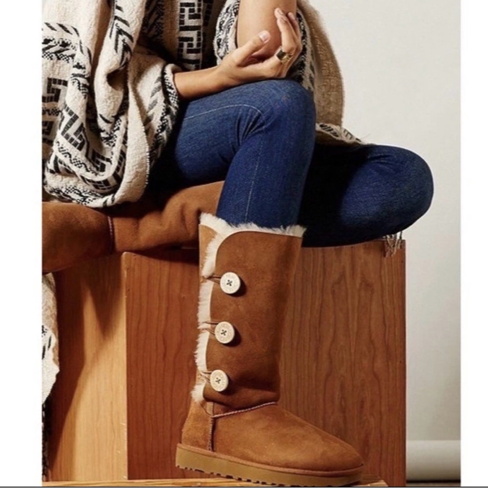 UGG Bailey Button Triplet II Boot. - Picture 3 of 13